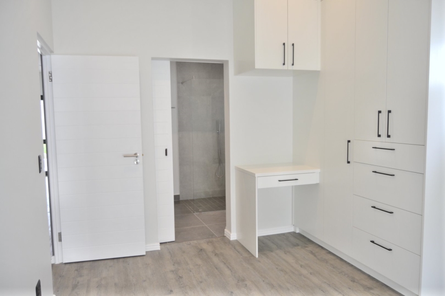 3 Bedroom Property for Sale in Somerset Lakes Western Cape